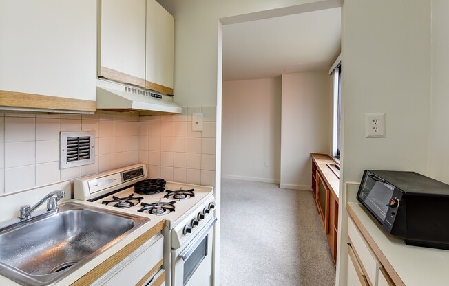 Studio, 1 bath, $1,495