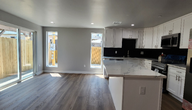 2407 REDONDO BLVD