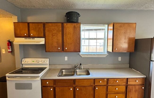 2 bedroom house on Southside w Laundry HVAC