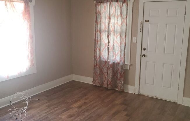 2 beds, 1 bath, $1,200