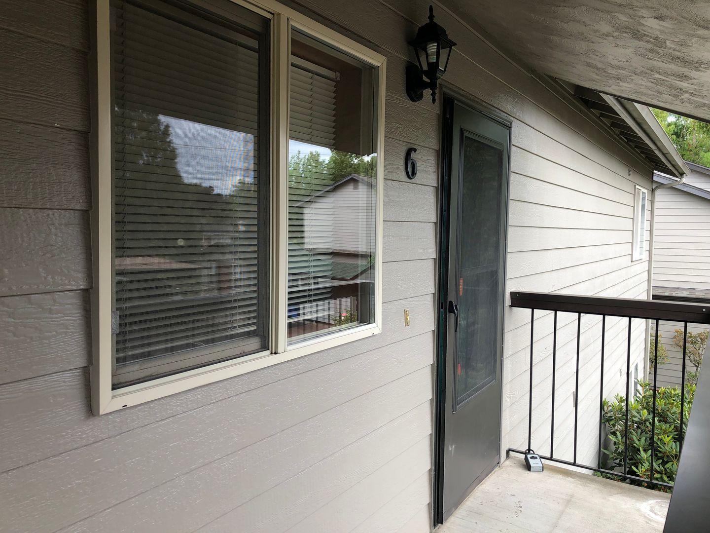 1611 Adkins St.