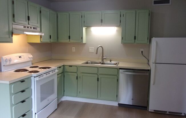 2 Bedroom 1 Bath Condo with Private Deck in Hunters Chase