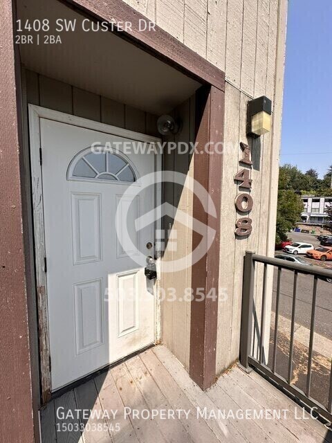 1408 SW Custer Dr