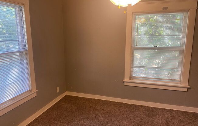 2 beds, 1 bath, 750 sqft, $800, Unit 2224 A St - #2