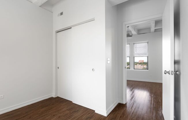 2 beds, 1 bath, 451 sqft, $2,300, Unit 811