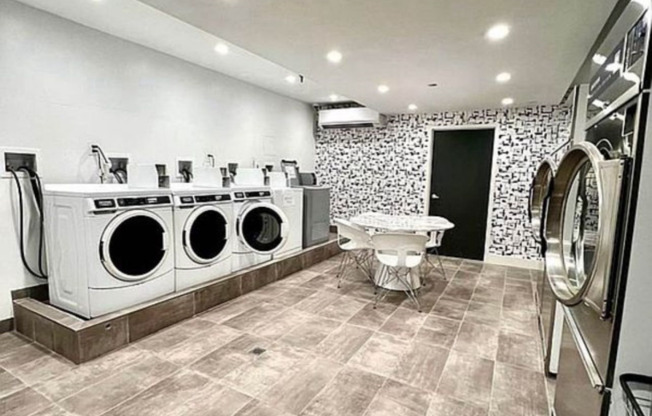 370 W 30th St 9E