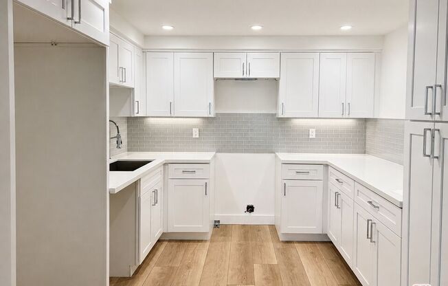 1 bed, 1.5 baths, 1,120 sqft, $4,195, Unit 511