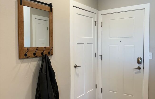 2 beds, 2 baths, 907 sqft, $1,550