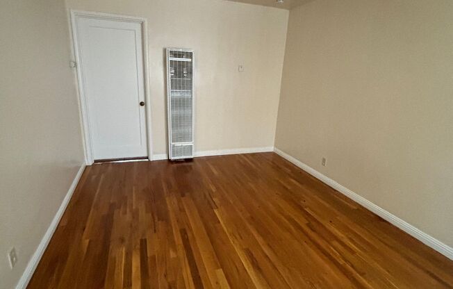 Golden Lantern Apartments