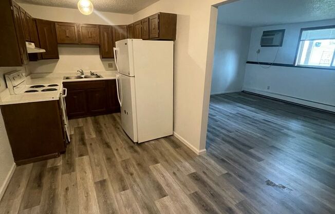 3 beds, 1 bath, 1,040 sqft, $950, Unit 10