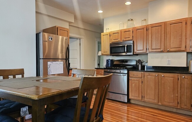 3 beds, 2 baths, 1,141 sqft, $3,900, Unit 2