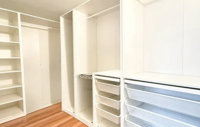 1 bed, 1 bath, $4,700, Unit 2I