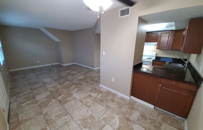 3 beds, 1 bath, 1,000 sqft, $1,795, Unit B