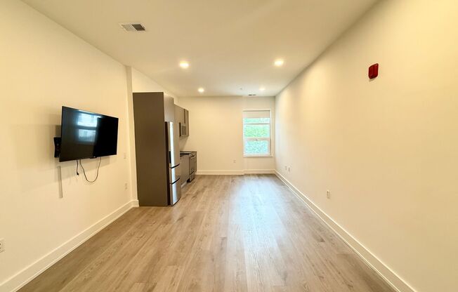 Studio, 1 bath, 438 sqft, $1,599, Unit 211