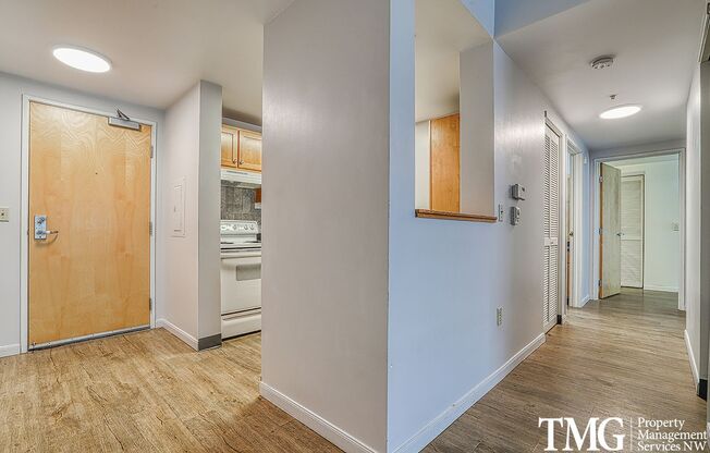 2 Bed 2 Bath Downtown 3rd Floor Condo Water/Sewer/Garbage/Electric Included!!