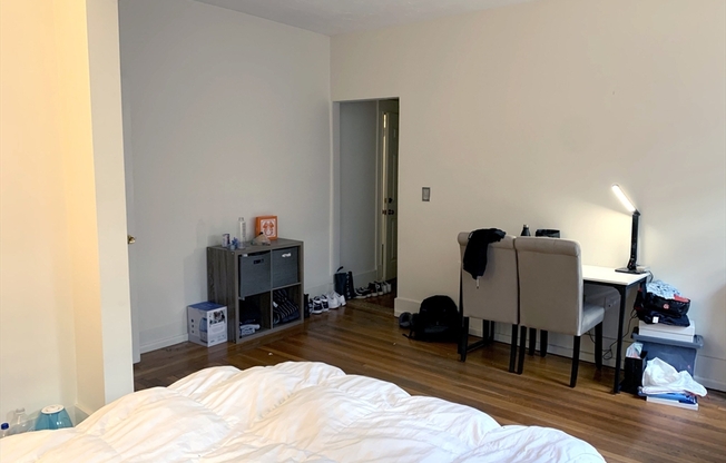 Studio, 1 bath, 425 sqft, $2,250, Unit 10