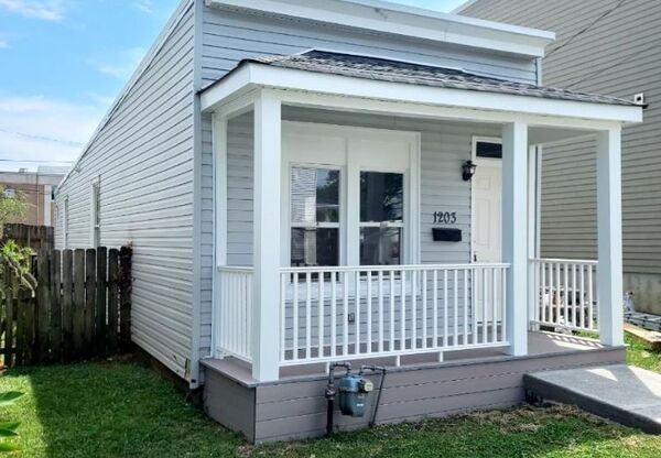 1203 N 24 ST