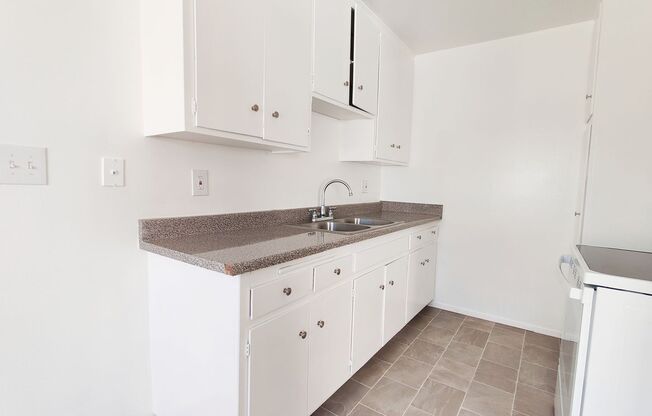 8351 Northgate Garden - Tragocon, LLC