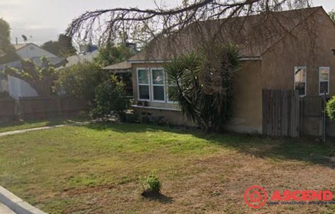 Cozy Home Off Truxtun and Oak!