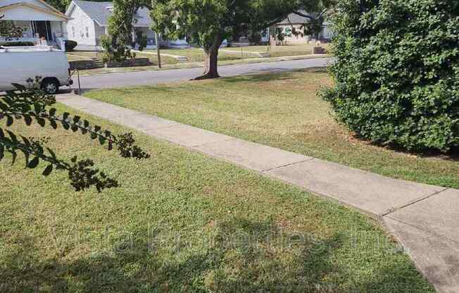 3221 GRAND AVE
