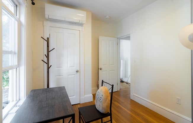 4 HARDWICK ST
