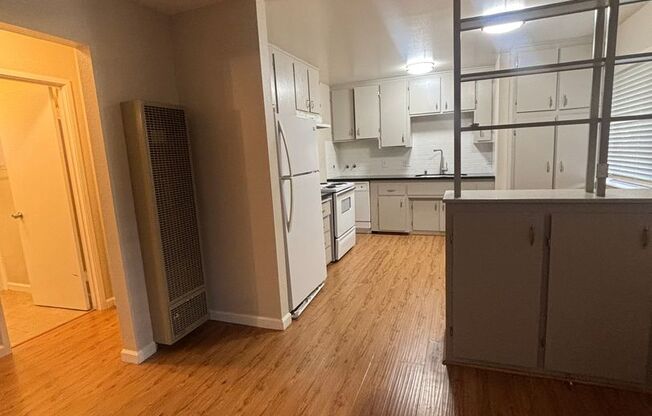 2 beds, 1 bath, 750 sqft, $1,725, Unit 4560