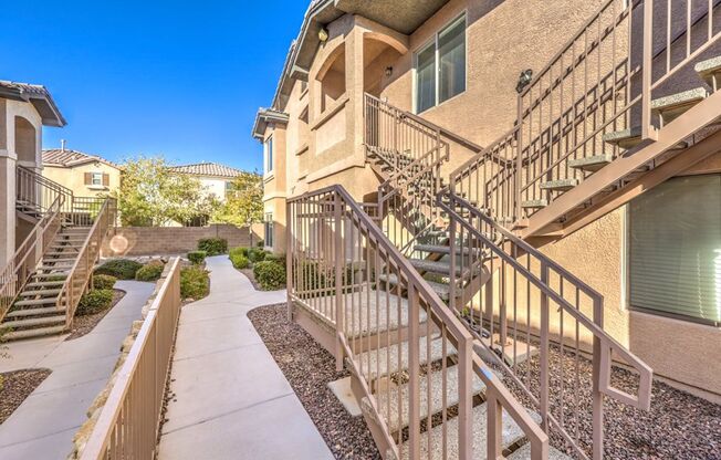 Lovely 3-Br Condo in a Guard Gated Community in the Southwest Area