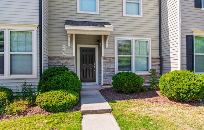 Charming & Freshly Updated 3BR Townhome in Shearon Farms!
