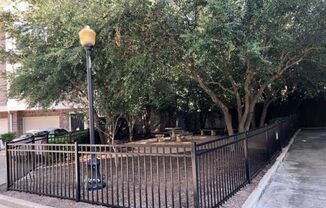 Stunning Townhome Near Medical Center!