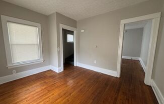 3 beds, 1 bath, $1,200, Unit 61