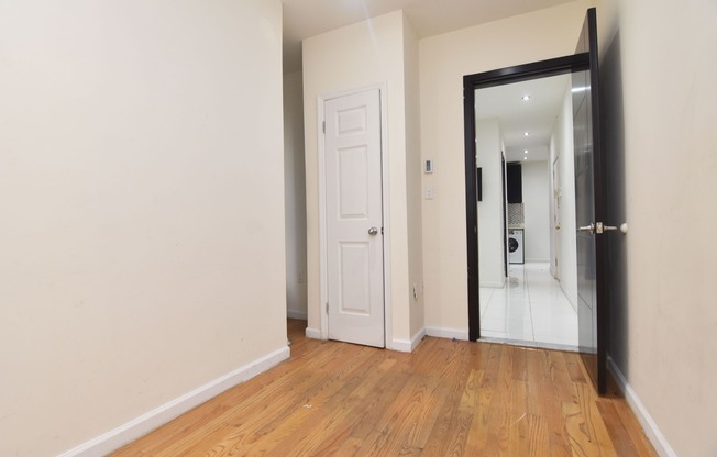 109 W 105 ST