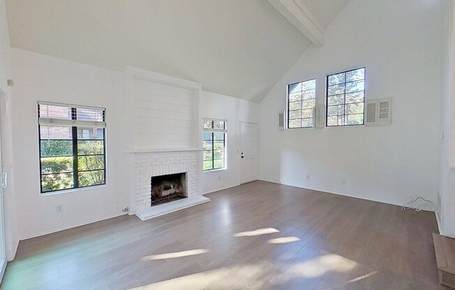 2438 Brittany Woods Ln: Charming 3 Bed 2.5 Bath in Costa Mesa!