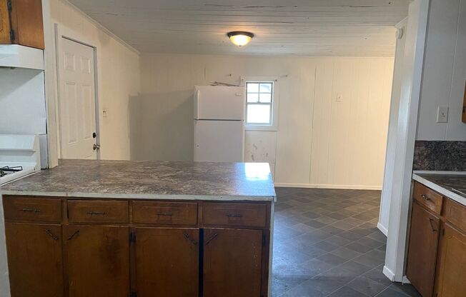 3 beds, 1 bath, $850