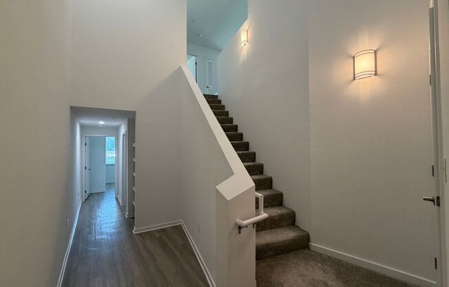 3 beds, 3 baths, 1,956 sqft, $5,300, Unit 275