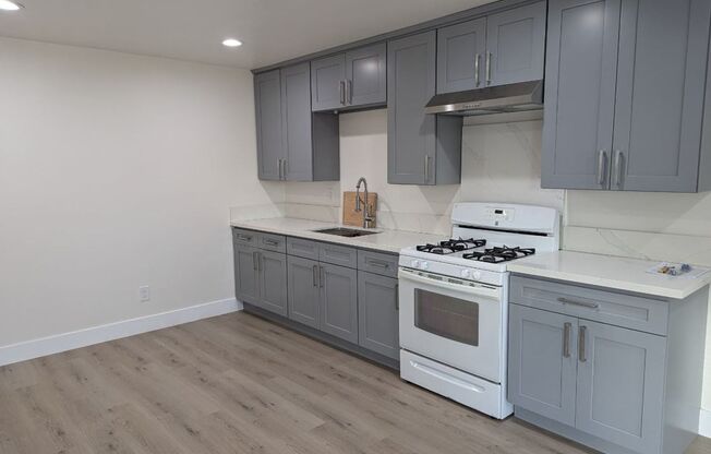 Newly Renovated 2 Bedroom 1 Bath