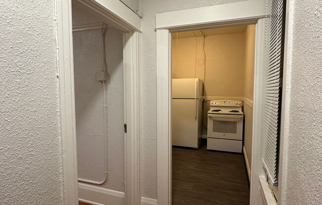 Studio, 1 bath, 300 sqft, $950, Unit 314