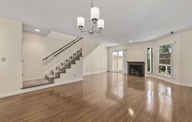 Beautiful 2-Bedroom 2.5Bathroom Mountain View Townhome