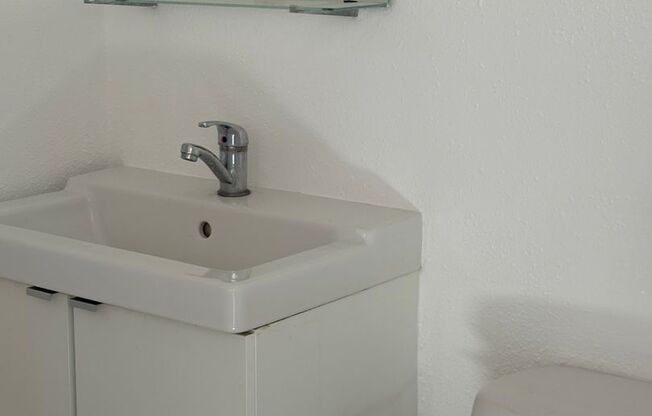 Studio, 1 bath, 400 sqft, $1,495, Unit 8B