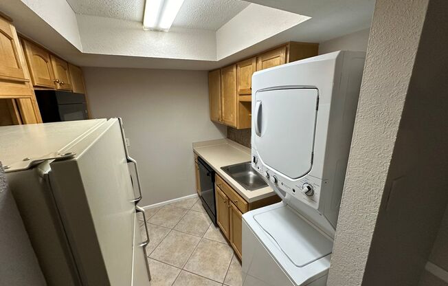 **MOVE IN SPECIAL $500 Off the first months rent** COZY 2 Bedroom/1.5 Bathroom 2nd Floor Condo!!