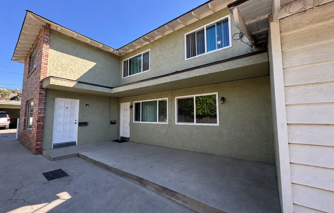 Remodeled 2+1.5 Townhome in Santa Paula