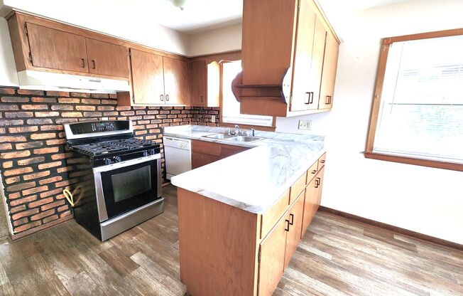 DKR - 10911/10913 W Langlade St
