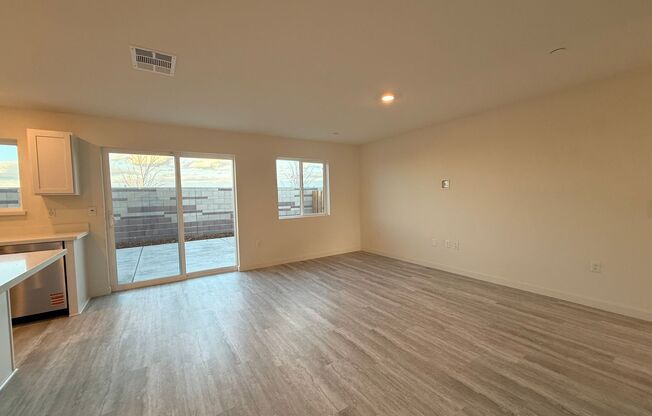 4 Bed 2.5 Ba 2 Story 2 Car