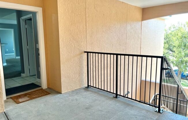 Fabulous 2X2 on 3rd floor(no tenants above)!Water included! MOVE IN JUNE! New Stainless steel appliance!!!