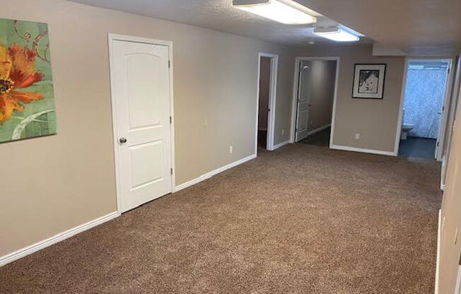 3 beds, 2 baths, $1,295, Unit Basement