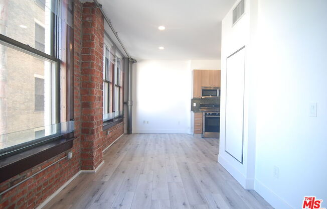 1 bed, 1 bath, 470 sqft, $1,900, Unit 608