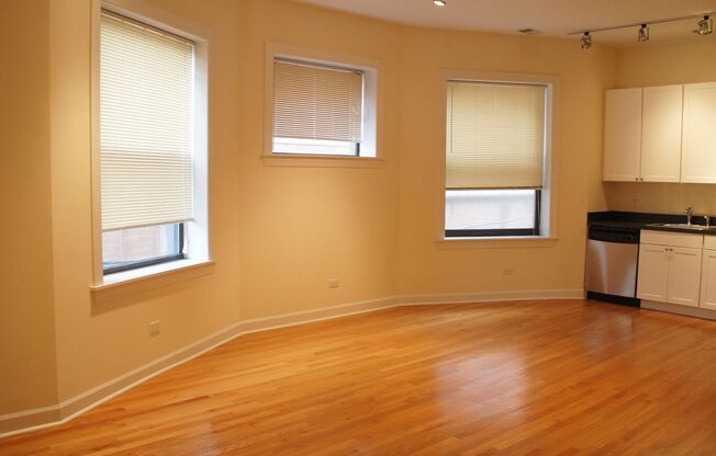 3 beds, 2 baths, 1,227 sqft, $2,695, Unit 32S