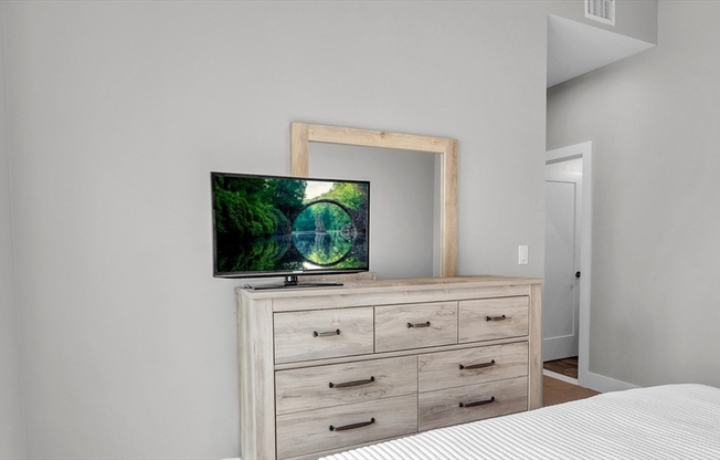 3 beds, 2 baths, 1,090 sqft, $5,250, Unit 318