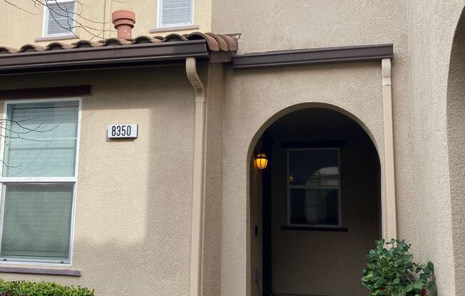 Updated 2 Story Townhome in Desirable Community!