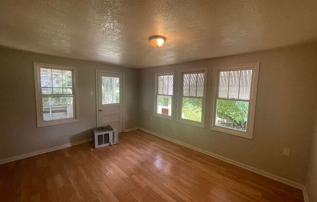 2 beds, 1 bath, $800