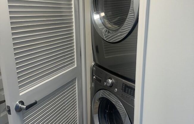 1 bed, 1 bath, $2,400, Unit # 518